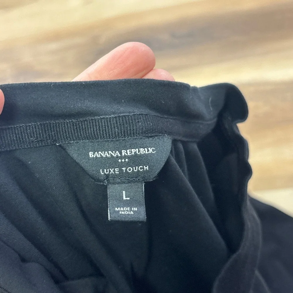 Banana Republic T-Shirt Mens L Luxe Touch Cotton V-Neck Black Minimalist Tee